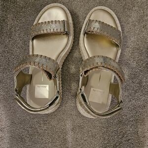 NEW size 6 1/2 Dolce Vita platinum distressed leather platform sandals